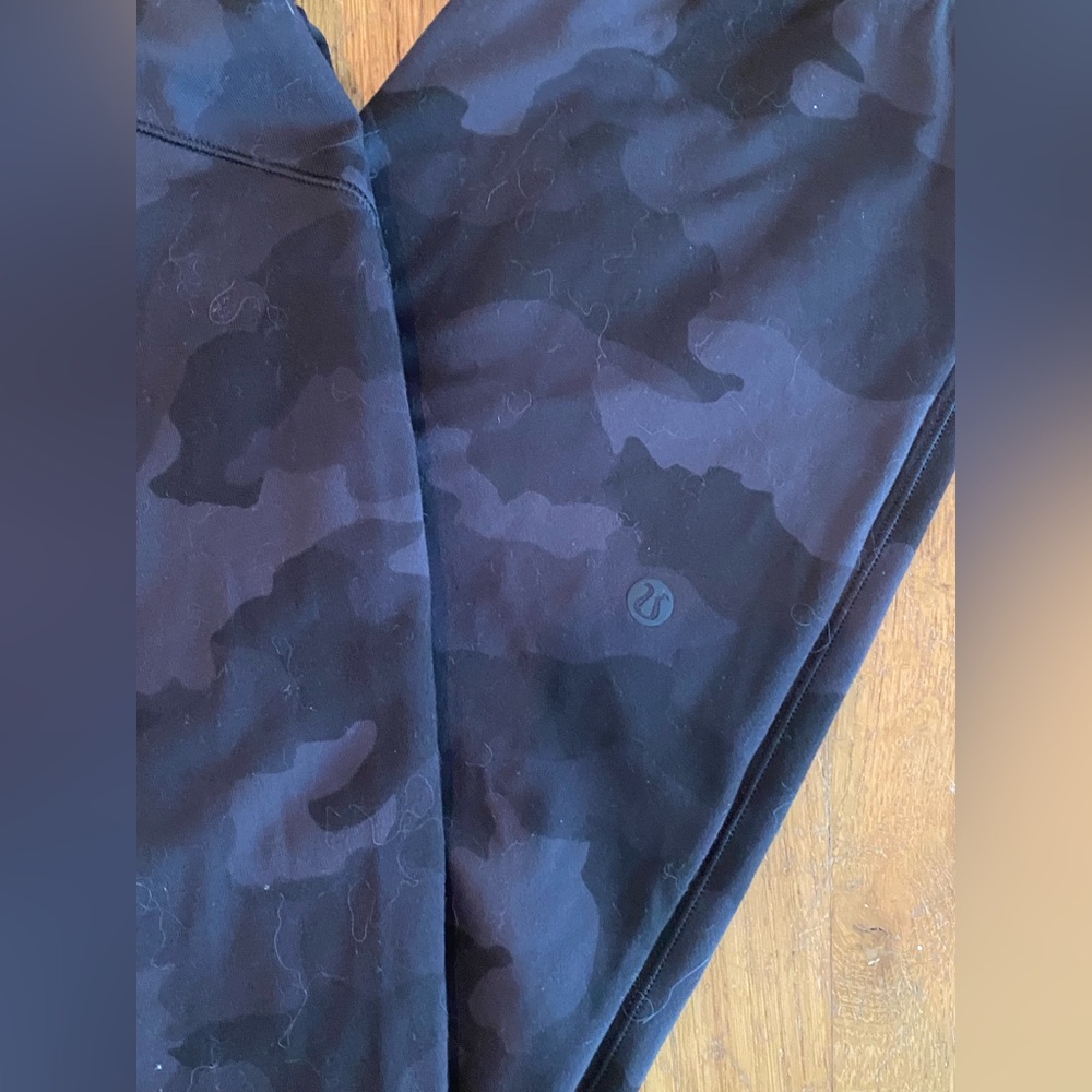 Lululemon Black Camo jogger align pant/leggings 6 EUC
